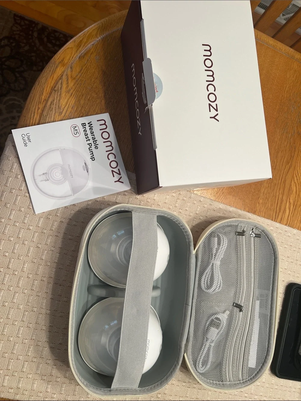 Momcozy hands free breast pump & parts - Picture 1 of 5